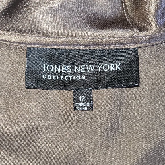 Jones NY Dressy Taupe Satin Ruffle Front Blouse 12 - Picture 5 of 6